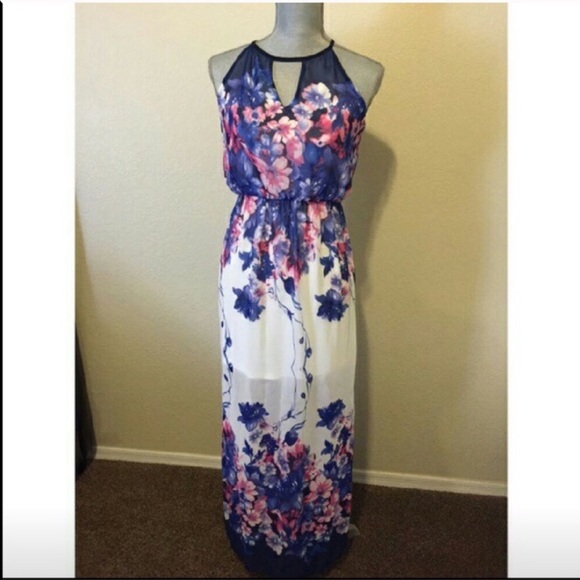 Windsor Dresses & Skirts - • White Floral Dress •
